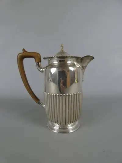 Verzilverde koffiekan met kunststof handvat – kavel bij De Kringwinkel, Diest