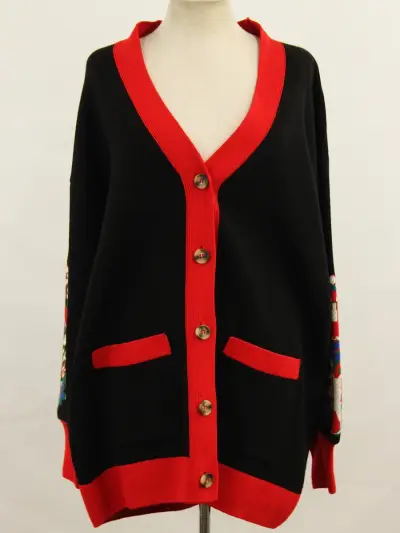 Cesare Gaspari zwarte cardigan met rode accenten en bloemenpatroon – kavel bij De Kringwinkel, Antwerpen