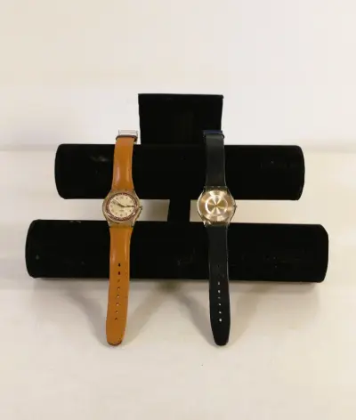 2 vintage Swatch polshorloges met lederen band – kavel bij De Kringwinkel, Turnhout