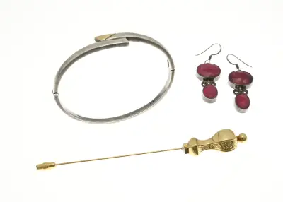 Lot met 3 sieraden – kavel bij Twents Veilinghuis