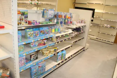Stijkkralen en strijkkraalfiguren in twee stellingdelen o.a. AQUABEADS en CLEMENTONI in diverse maten, kleuren en uitvoeringen – kavel bij HNVI, Oirschot