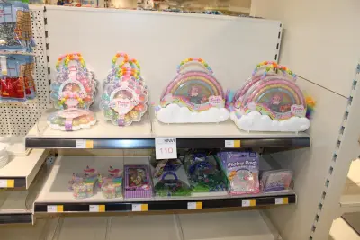 Kralen in stellingdeel vnl. TWINKLE PETS – kavel bij HNVI, Oirschot
