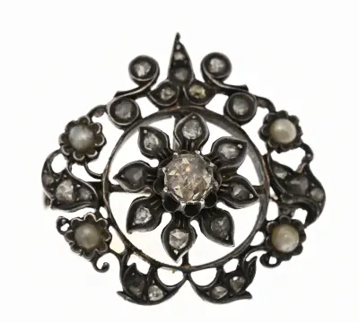 Broche/ hanger met parel en diamanten – kavel bij Twents Veilinghuis