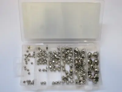 Assortiment Dopmoeren 150-delig M3 t/m M10 – kavel bij XL Auctions