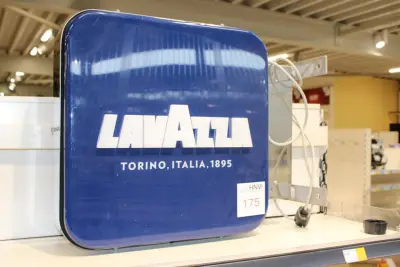 Lichtreclame Lavazza. Afmeting 54 x 45 cm – kavel bij HNVI, Oirschot