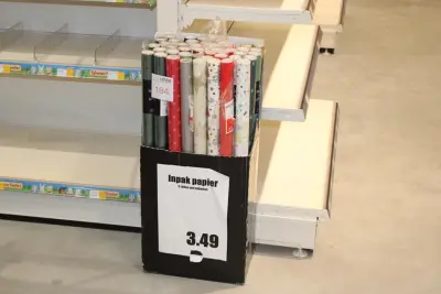 Doos met inpakpapier Kerst – kavel bij HNVI, Oirschot