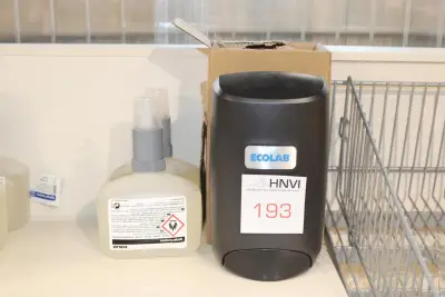 Zeepdispencer ECOLAB met 1 spirigel en 1 zeep – kavel bij HNVI, Oirschot