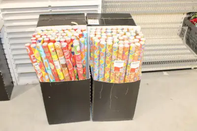 Vier dozen met Sinterklaaspapier – kavel bij HNVI, Oirschot
