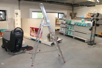 Aluminium trap ALTREX met vijf treden en bordes – kavel bij HNVI, Oirschot