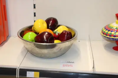 Schaal met kunstfruit – kavel bij HNVI, Oirschot
