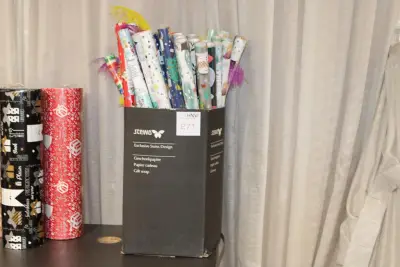 Doos met inpakpapier w.o. DISNEY – kavel bij HNVI, Oirschot