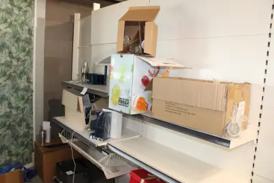 Cocktailproducten met vnl. BOLS reclame in vier dozen en op schap – kavel bij HNVI, Oirschot