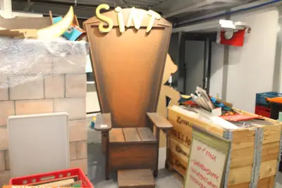Sinterklaasstoel grootformaat. Hoogte ca. 225 cm – kavel bij HNVI, Oirschot