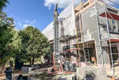 Baustellenkran - Daniel Karla KN Bau GmbH – veiling bij Aurena, Baden