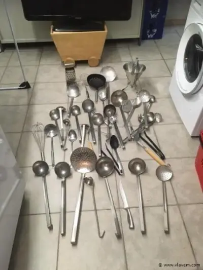 Grote partij inox lepels enz – kavel bij Vlavem
