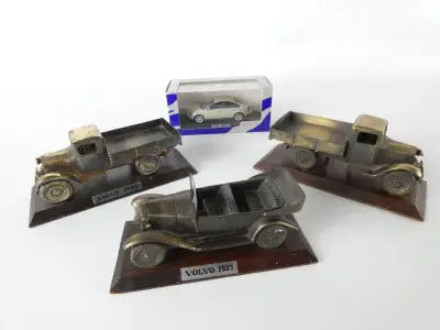 Set van 3 vintage Volvo modelauto's en 1 Volvo S40 schaalmodel – kavel bij De Kringwinkel, Heverlee