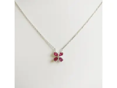 0.63ct Ruby and Diamond Necklace with Pendant – kavel bij XL Auctions