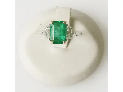 2.56ct Emerald and Diamond Ring – kavel bij XL Auctions