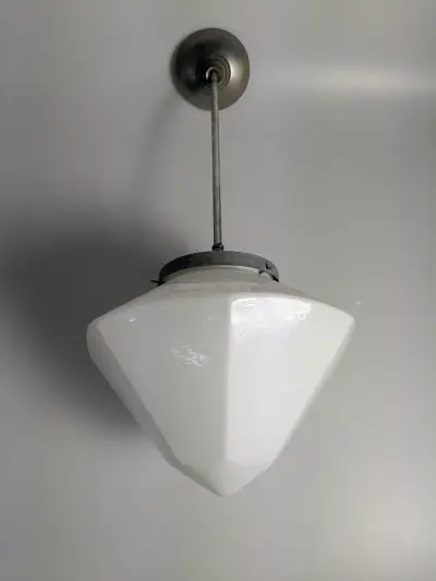 Vintage Art-Decostijl diamantvormige hanglamp – kavel bij De Kringwinkel, Sint-Niklaas