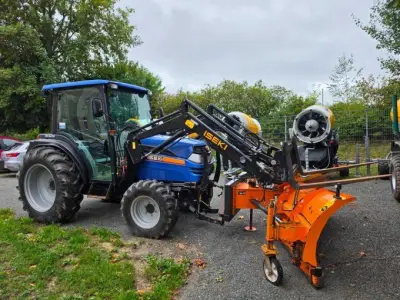 1 ISEKI TG 5470 AQLK – Allradtraktor mit Frontlader, Schiebeschild und Heckgewicht – kavel bij Zoll-Auktion, Freiberg