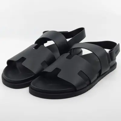 Paar sandalen, maat 45, Hermès, FR231695ZH 45 2211 – kavel bij Domeinen Roerende Zaken, Groningen
