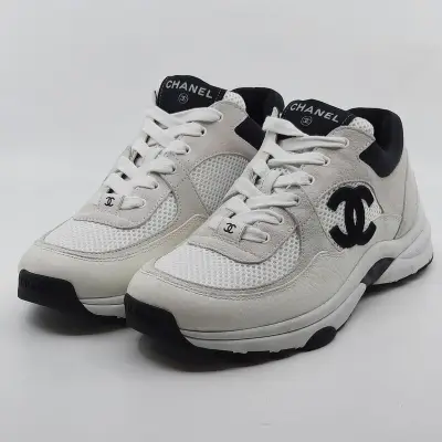 Paar sneakers, maat 38, Chanel, W G38299 – kavel bij Domeinen Roerende Zaken, Groningen