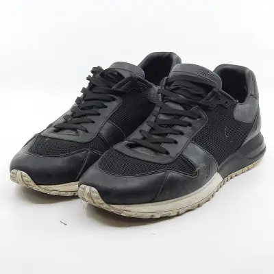 Paar sneakers, maat 7, Louis Vuitton, GO 0221 – kavel bij Domeinen Roerende Zaken, Groningen