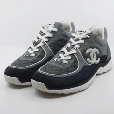Paar sneakers, maat 45, Chanel, W G40186 – kavel bij Domeinen Roerende Zaken, Groningen