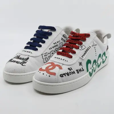 Paar schoenen, maat 37, Chanel X Pharrell, L C34877 – kavel bij Domeinen Roerende Zaken, Groningen