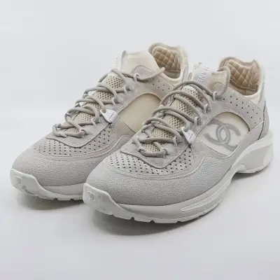 Paar sneakers, maat 45, Chanel, L G40195 – kavel bij Domeinen Roerende Zaken, Groningen