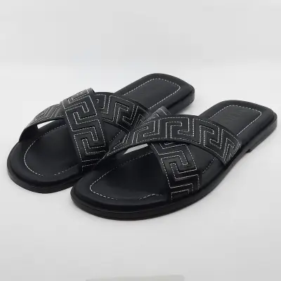 Paar slippers, maat 45, Versace – kavel bij Domeinen Roerende Zaken, Groningen