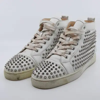 Paar schoenen, maat 43, Louboutin – kavel bij Domeinen Roerende Zaken, Groningen