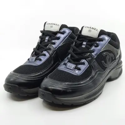 Paar sneakers, maat 45, Chanel, L G45078 – kavel bij Domeinen Roerende Zaken, Groningen