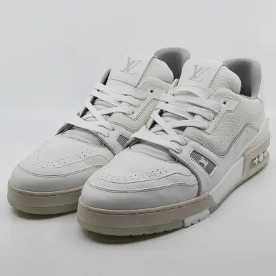 Paar sneakers, maat 10, Louis Vuitton, FD 0212 – kavel bij Domeinen Roerende Zaken, Groningen