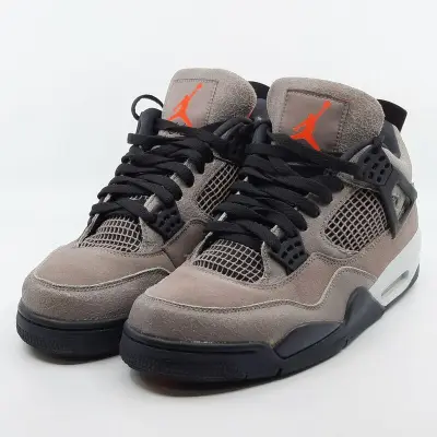 Paar sneakers, maat 44,5, Air Jordan, DB0732-200 – kavel bij Domeinen Roerende Zaken, Groningen