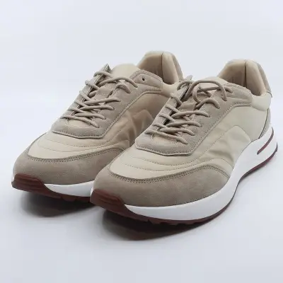 Paar sneakers, maat 42, Loro Piana, Week_end Walk Evo – kavel bij Domeinen Roerende Zaken, Groningen