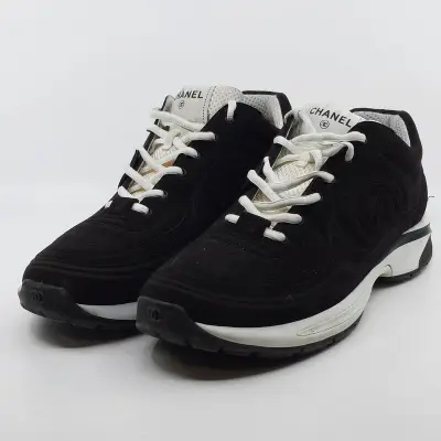 Paar sneakers, maat 45, Chanel, W G45078 – kavel bij Domeinen Roerende Zaken, Groningen