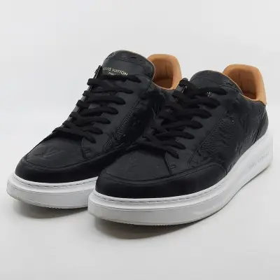 Paar schoenen, maat 9, Louis Vuitton, LD 0291 – kavel bij Domeinen Roerende Zaken, Groningen
