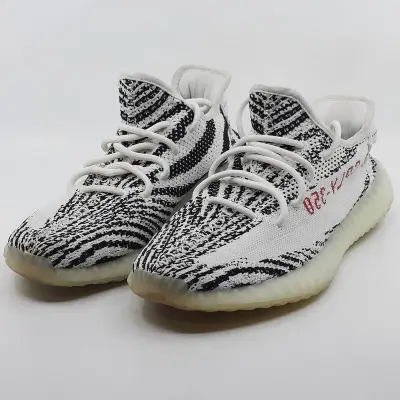Paar sneakers, maat 43 1/3, Adidas Yeezy, CP9654 – kavel bij Domeinen Roerende Zaken, Groningen