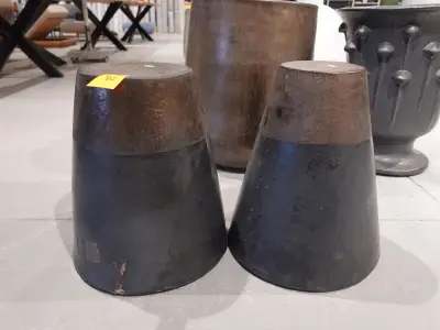 2x Terracotta poef – kavel bij Openbare Verkopen, Waregem