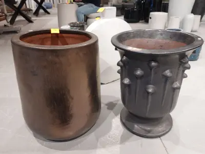 2x Vorstvrije terracotta bloempot – kavel bij Openbare Verkopen, Waregem