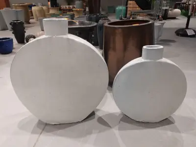 2x Vorstvrije terracotta vaas – kavel bij Openbare Verkopen, Waregem
