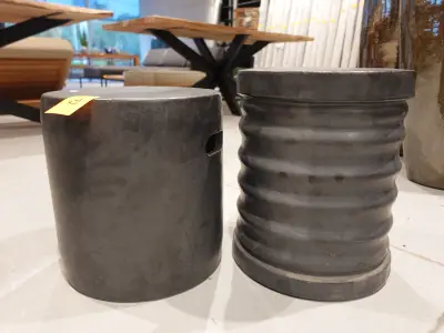 2x Terracotta poef – kavel bij Openbare Verkopen, Waregem