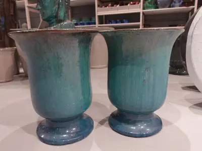 2x Vorstvrije terracotta bloempot – kavel bij Openbare Verkopen, Waregem