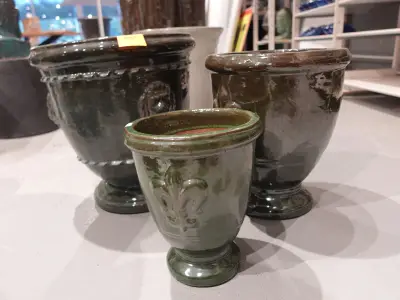 3x Vorstvrije terracotta bloempot – kavel bij Openbare Verkopen, Waregem
