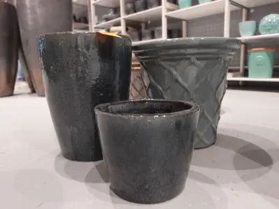 3x Vorstvrije terracotta bloempot – kavel bij Openbare Verkopen, Waregem