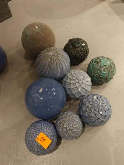 9x Diverse terracotta ballen – kavel bij Openbare Verkopen, Waregem