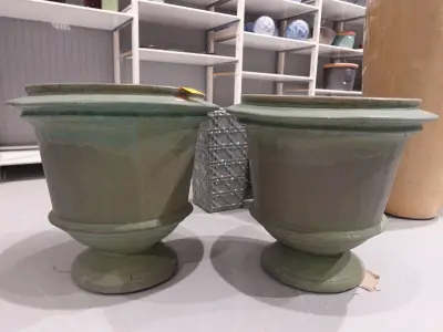 2x Vorstvrije terracotta bloempot – kavel bij Openbare Verkopen, Waregem