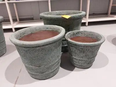 3x Vorstvrije terracotta bloempot – kavel bij Openbare Verkopen, Waregem