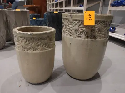 2x Vorstvrije terracotta bloempot – kavel bij Openbare Verkopen, Waregem